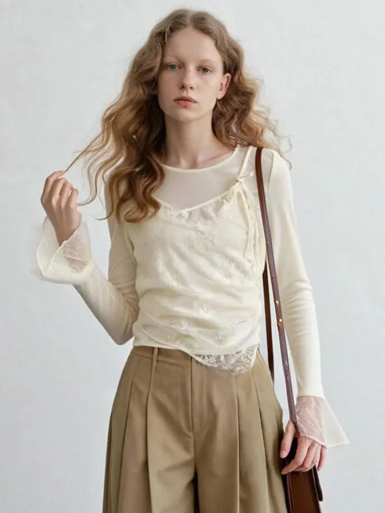 Повседневная женская футболка с кружевными вставками и рукавами-колокол, круглый вырез, новая весенняя коллекция, дышащая, во французском стиле, приталенная, однотонная
Повседневная женская футболка с кружевными вставками и рукавами-колокол, круглый вырез, новая весенняя коллекция, дышащая, во французском стиле, приталенная, однотонная