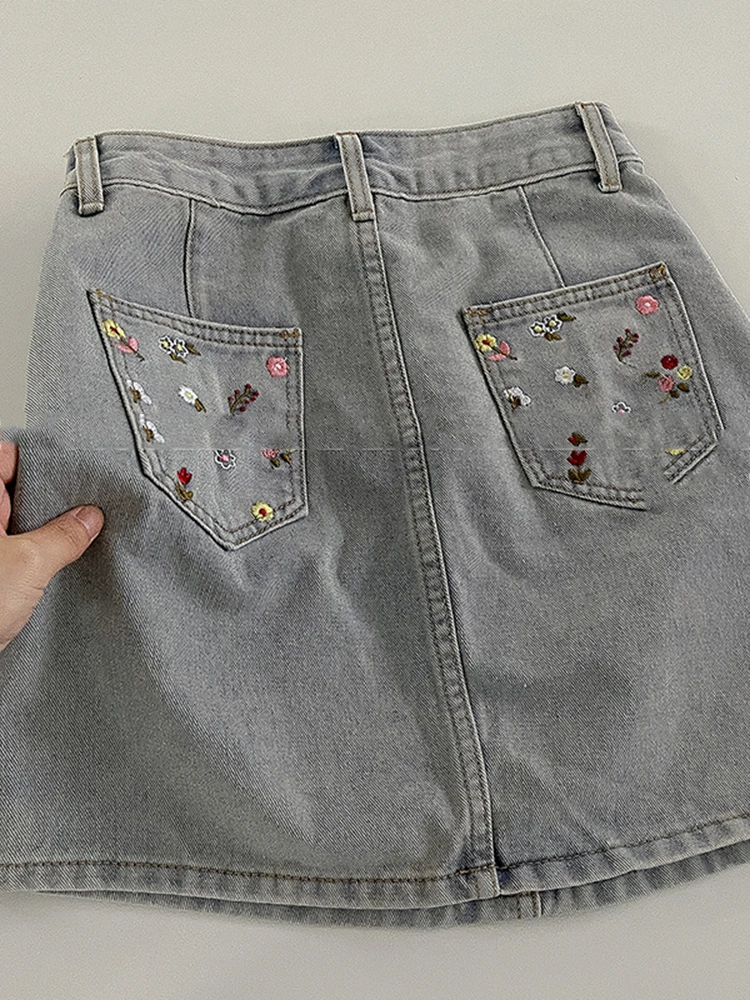 Fashionable Sweet Casual Embroidered Pocket Denim Skirt 2025 Summer New Korean Version Women's High Waisted A-line Short Skirt
Fashionable Sweet Casual Embroidered Pocket Denim Skirt 2025 Summer New Korean Version Women's High Waisted A-line Short Skirt