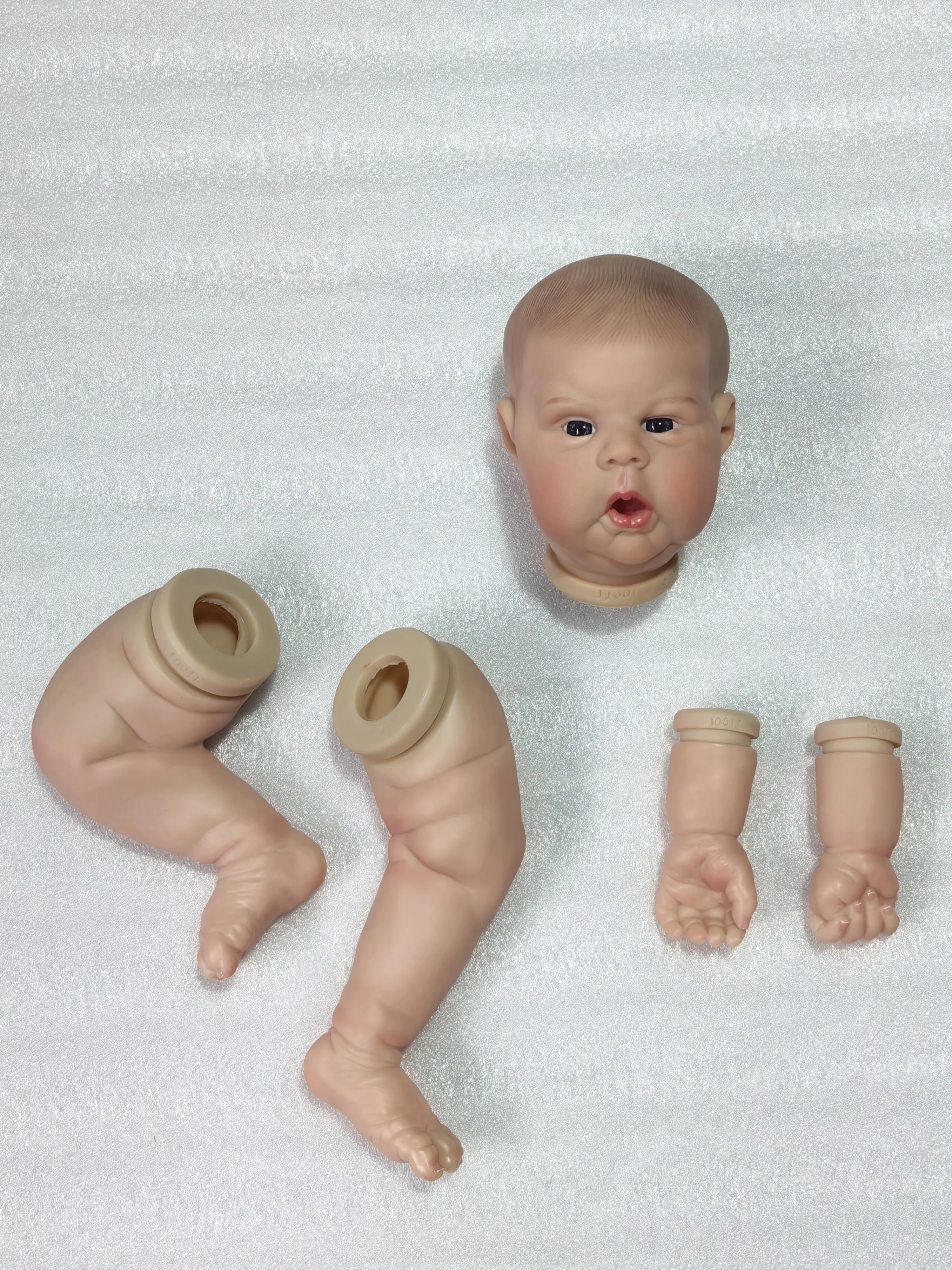 NPK 22inch Lifelike Reborn Doll Kits Gounchi Finished White Skin with Painted Hair And Cloth Body for Collectors
NPK 22inch Lifelike Reborn Doll Kits Gounchi Finished White Skin with Painted Hair And Cloth Body for Collectors