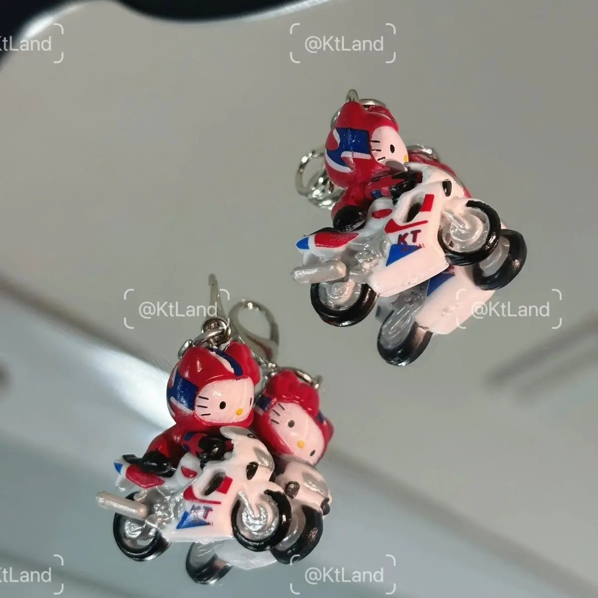 Sanrio Hello Kitty Red Racing Suit Motorcycle Mobile Phone Case Pendant Keychain Backpack Zipper Decoration Girl's Birthday Gift
Sanrio Hello Kitty Red Racing Suit Motorcycle Mobile Phone Case Pendant Keychain Backpack Zipper Decoration Girl's Birthday Gift
