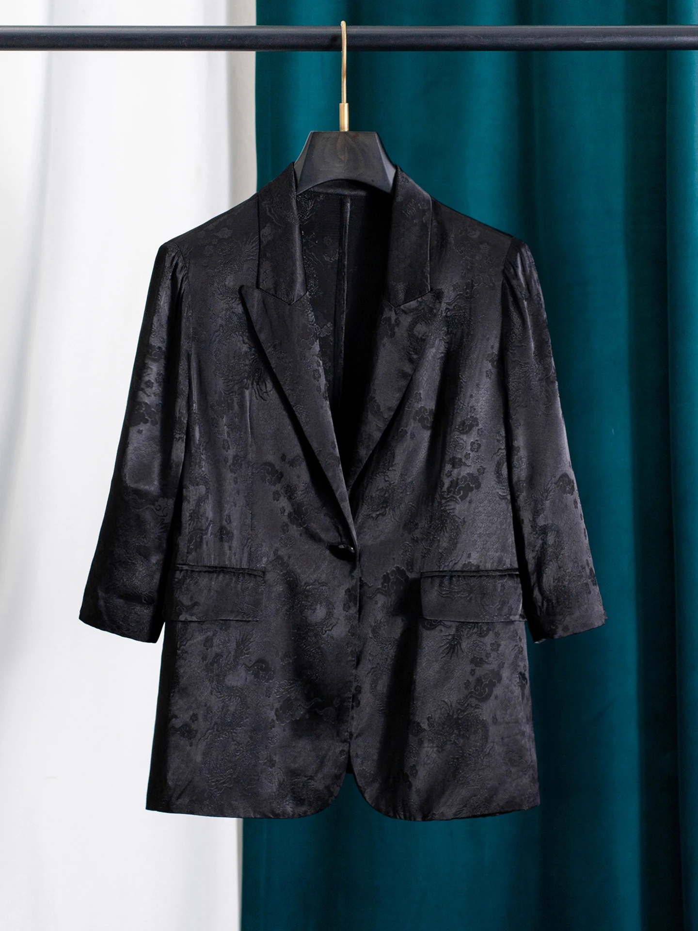 Ultra-Thin Black Acetate Embroidered New Chinese Style Women's Jacket Short Sleeve Summer Thin Seven-Quarter Sleeve Suit
Ultra-Thin Black Acetate Embroidered New Chinese Style Women's Jacket Short Sleeve Summer Thin Seven-Quarter Sleeve Suit