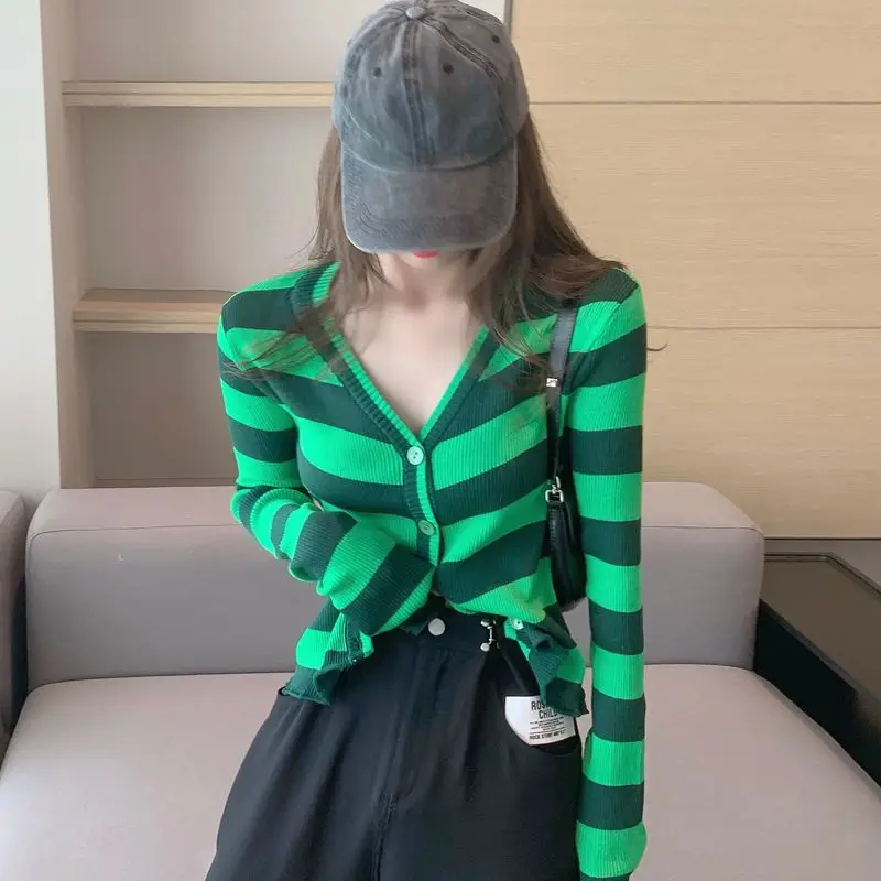 Women Clothing Vintage Slim V-neck Striped Knitted Cardigan Spring Autumn Fashion Casual Long Sleeve Thin Tops
Women Clothing Vintage Slim V-neck Striped Knitted Cardigan Spring Autumn Fashion Casual Long Sleeve Thin Tops