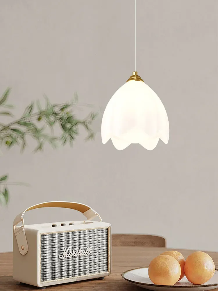Chandelier French Cream Art Flower Decorative Bedside Lamp Modern minimalist Designer New Bedroom Lamp
Chandelier French Cream Art Flower Decorative Bedside Lamp Modern minimalist Designer New Bedroom Lamp