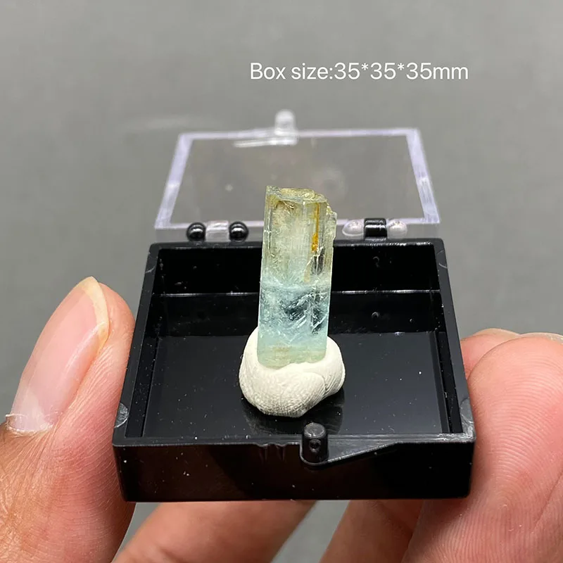 100% natural Pakistan columnar aquamarine rough mineral specimen healing crystal gem+ box size :35*35*35mm
100% natural Pakistan columnar aquamarine rough mineral specimen healing crystal gem+ box size :35*35*35mm