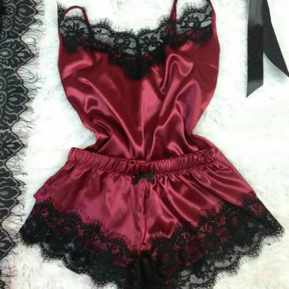 Пикантные женские пижамные комплекты из 2 предметов, Шелковый бархатный кружевной топ с бретельками и шорты, одежда для сна, женская летняя Пижама
Пикантные женские пижамные комплекты из 2 предметов, Шелковый бархатный кружевной топ с бретельками и шорты, одежда для сна, женская летняя Пижама