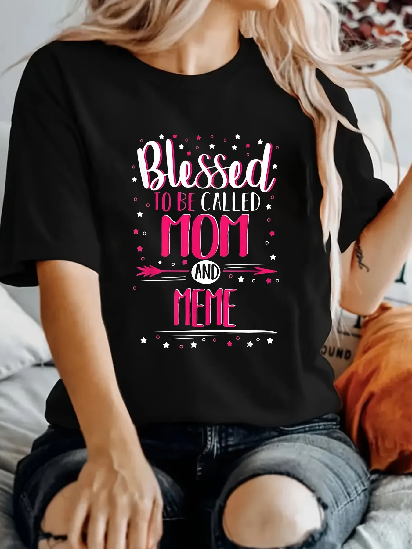 Blessed MOM letter printed women's T-shirt fashionable short sleeved creative design
Blessed MOM letter printed women's T-shirt fashionable short sleeved creative design