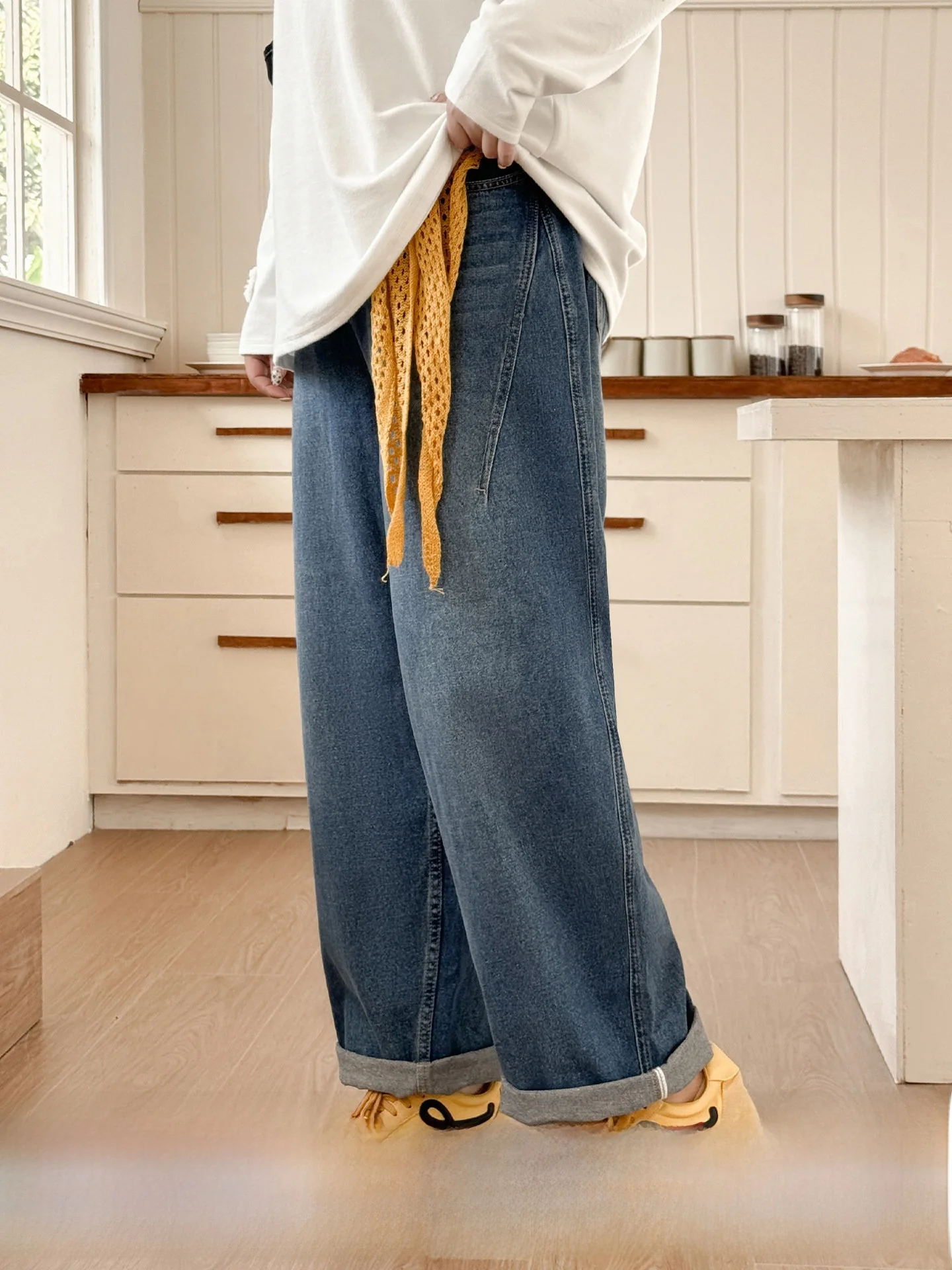 Джинсы с высокой талией и широкими штанинами, повседневные, стройнящие, скрывающие недостатки фигуры, весенняя мода, большие размеры, женская одежда, прямой крой, бренд Miss38
Джинсы с высокой талией и широкими штанинами, повседневные, стройнящие, скрывающие недостатки фигуры, весенняя мода, большие размеры, женская одежда, прямой крой, бренд Miss38