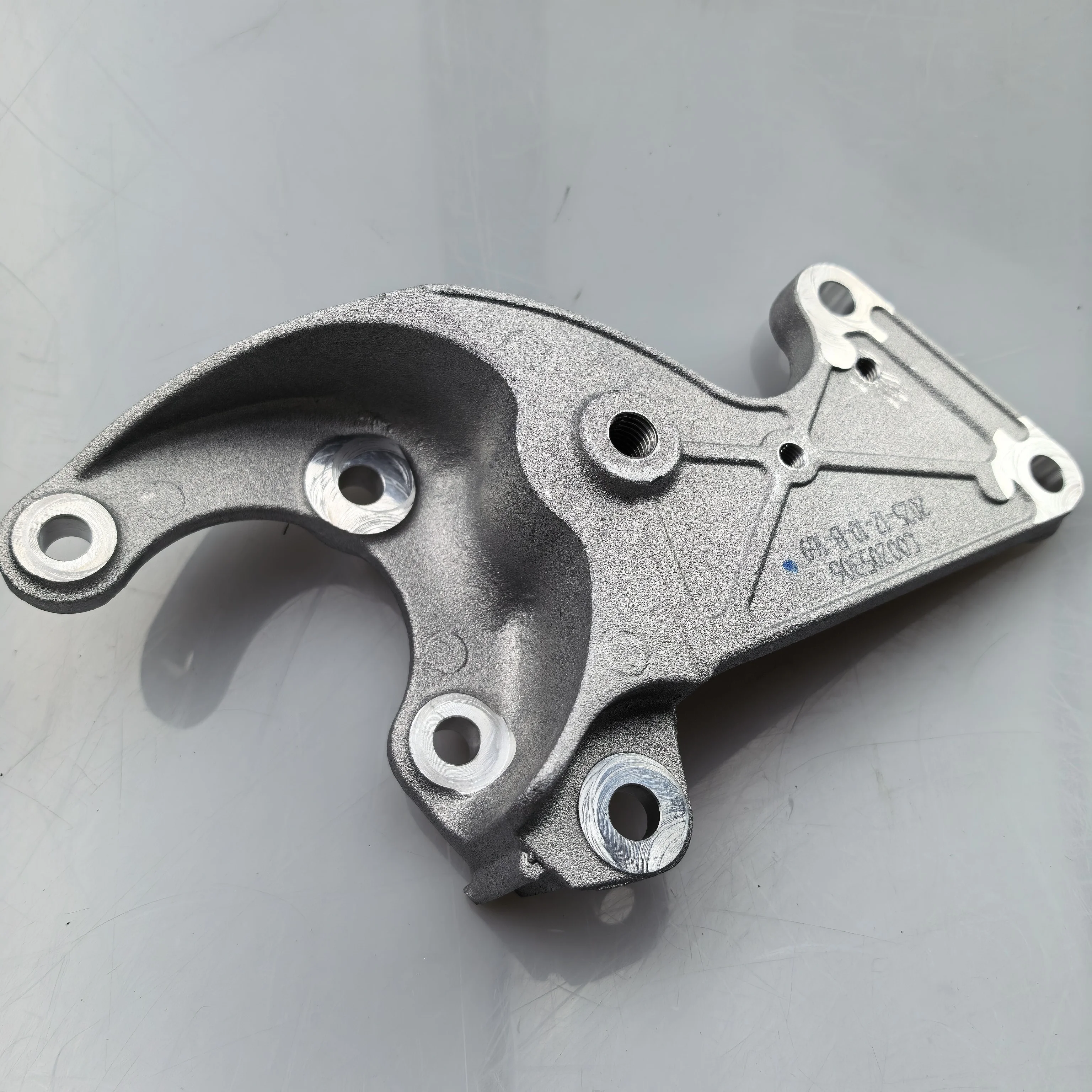 SAIC MAXUS T60 T70 V80 V90 Diesel 2.0T Original Power Steering Pump Bracket C00205306
SAIC MAXUS T60 T70 V80 V90 Diesel 2.0T Original Power Steering Pump Bracket C00205306