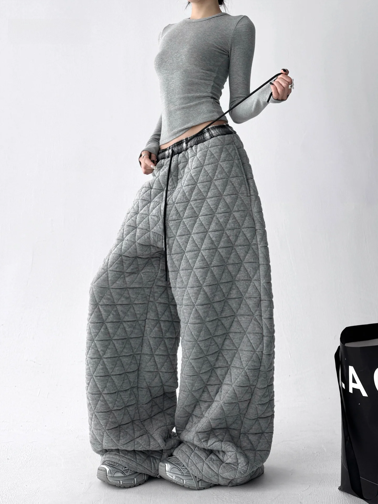 Retro Grey Plaid Cotton Casual Pants Women's Winter New Drawstring Thick Warm Wide Leg Cotton Trousers Loose Fit Style
Retro Grey Plaid Cotton Casual Pants Women's Winter New Drawstring Thick Warm Wide Leg Cotton Trousers Loose Fit Style
