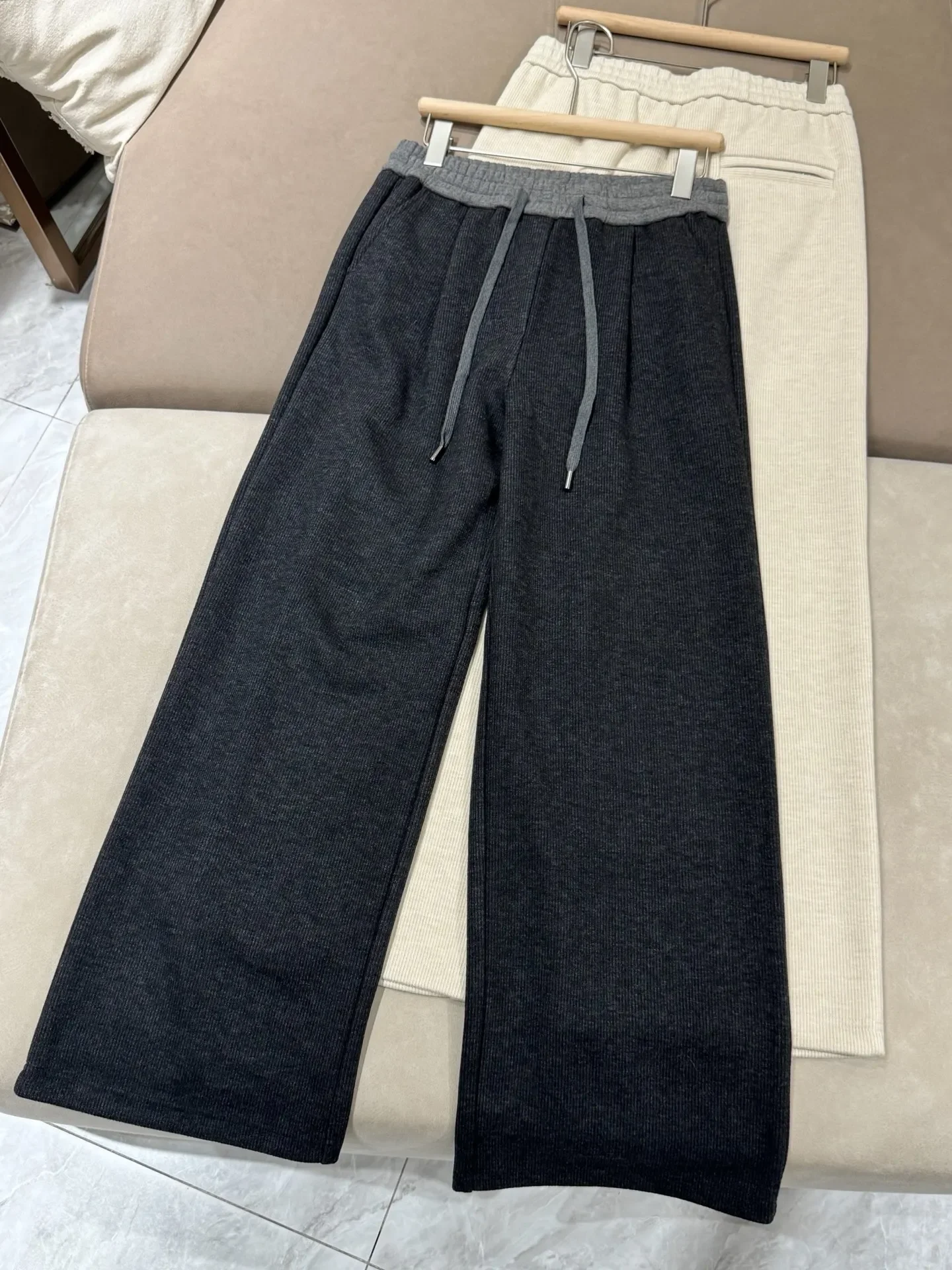Women Thick Long Pants Drawstring Elastic Waist Straight Loose Wide Leg Pants
Women Thick Long Pants Drawstring Elastic Waist Straight Loose Wide Leg Pants