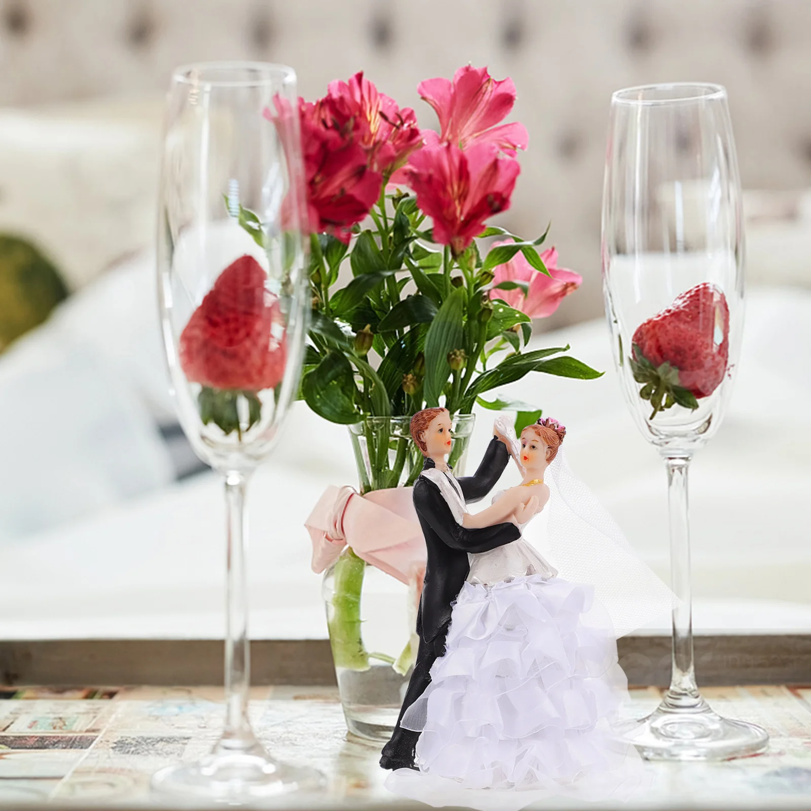 1Pcs Wedding Cake Crafts Adorable Dancing Bride Groom Figurines Small Size Material Cake Party Ornament Desktop Home
1Pcs Wedding Cake Crafts Adorable Dancing Bride Groom Figurines Small Size Material Cake Party Ornament Desktop Home