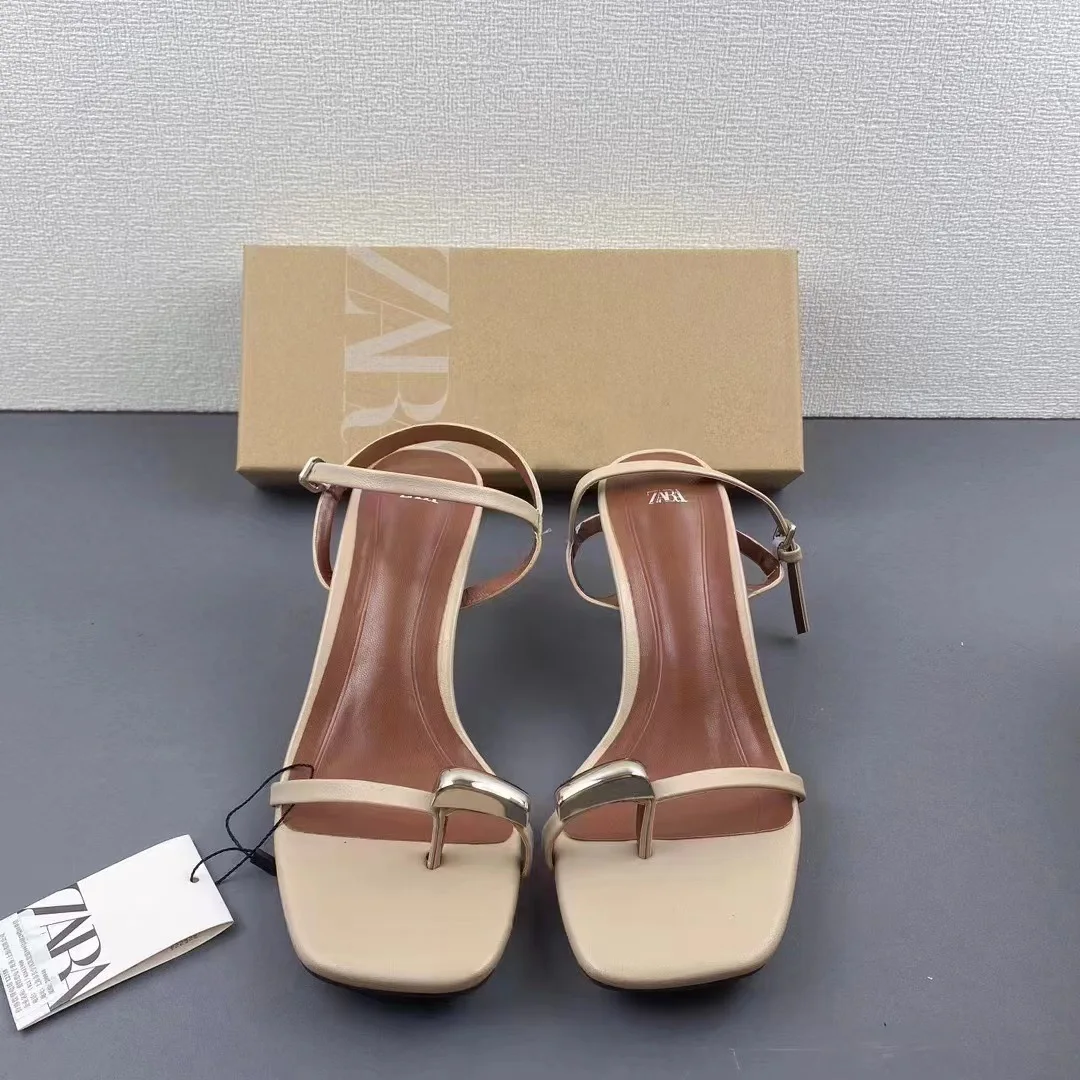 Women's Shoes 2025 Summer New Square Head Metal Decoration Toe Strap High Heel Sandals for Women
Women's Shoes 2025 Summer New Square Head Metal Decoration Toe Strap High Heel Sandals for Women