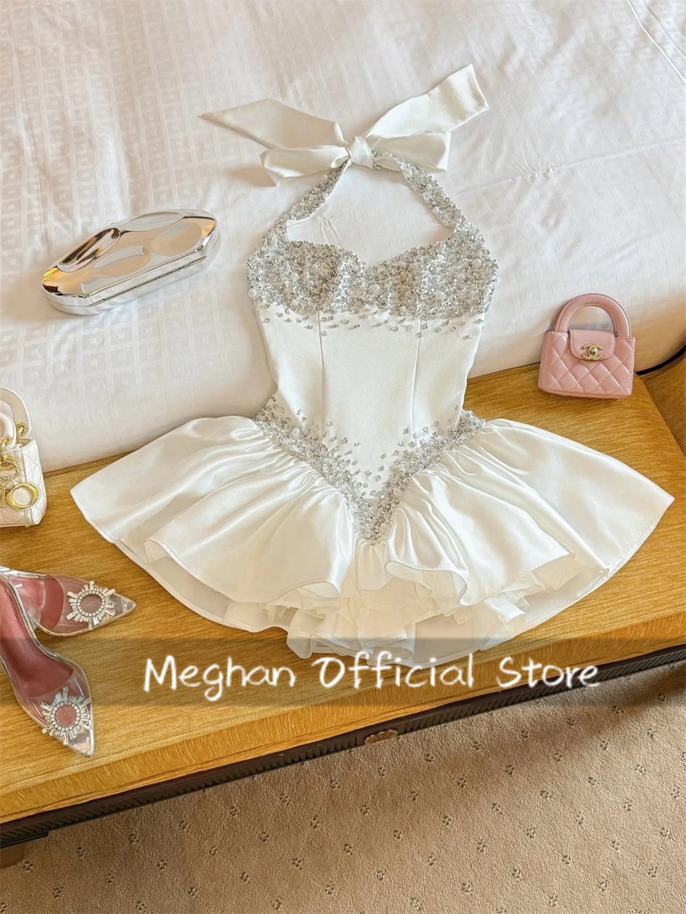 Summer Halter Rhinestone Backless Slim Fit Dress Women Sleeveless Tight Waist A-line Mini Dresses Customized
Summer Halter Rhinestone Backless Slim Fit Dress Women Sleeveless Tight Waist A-line Mini Dresses Customized