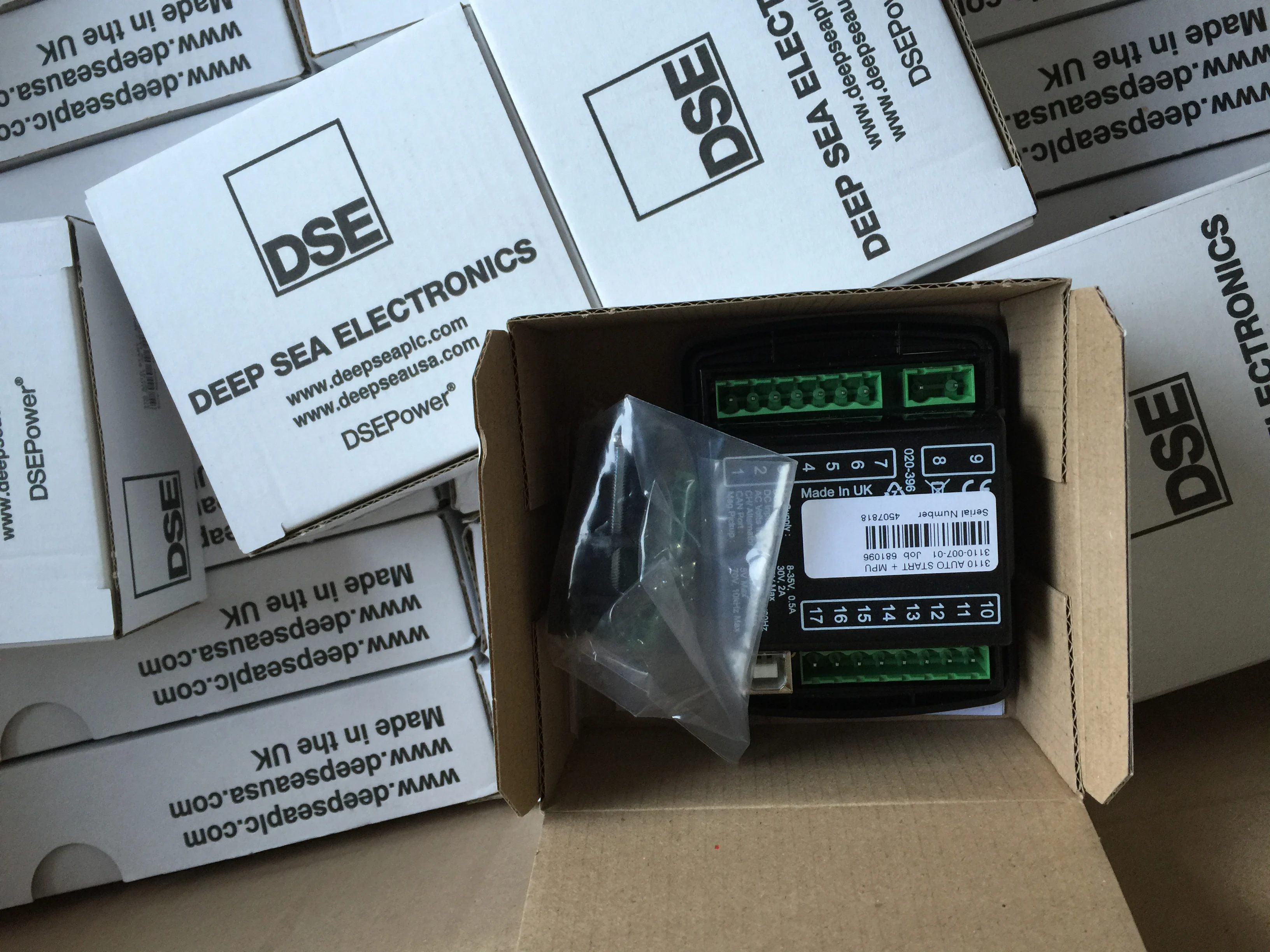 DSE3110 generator set controller, originally from Deep Sea, UK. It is a self - starting and self - stopping controller for gener
DSE3110 generator set controller, originally from Deep Sea, UK. It is a self - starting and self - stopping controller for gener
