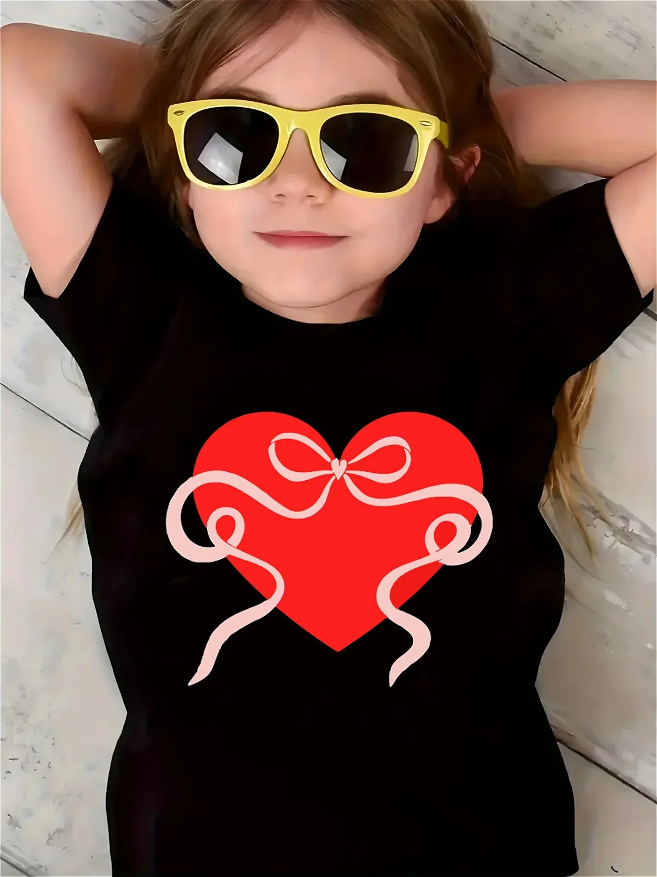 Valentine's Day Girls' T-shirt with Love and Bow Pattern Printed Breathable Casual Round Neck Short Sleeve Top
Valentine's Day Girls' T-shirt with Love and Bow Pattern Printed Breathable Casual Round Neck Short Sleeve Top