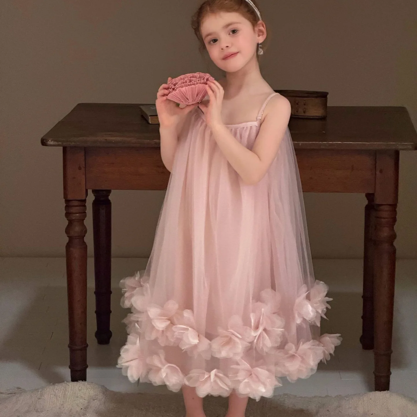 Korean Children Clothing 2026 Summer New Girls Three-dimensional Flower Pink Suspender Gauze Dress Princess Dress
Korean Children Clothing 2026 Summer New Girls Three-dimensional Flower Pink Suspender Gauze Dress Princess Dress
