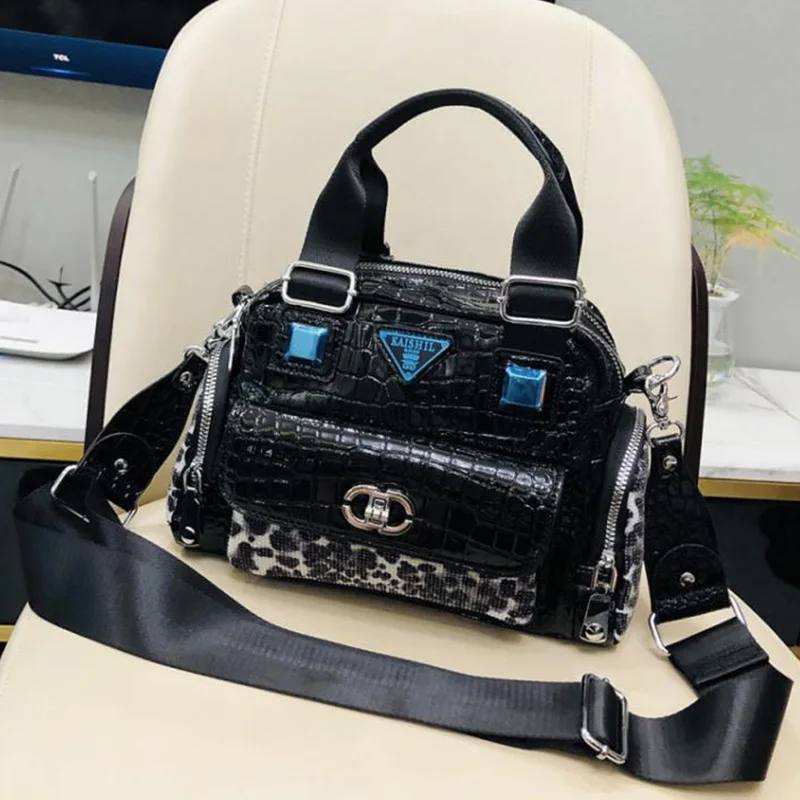 Women's Bag Fashion Classical Style Crossbody Handbag Retro Leopard Print Leather Shoulder Bag Luxury Purse Casual Daily Bag
Women's Bag Fashion Classical Style Crossbody Handbag Retro Leopard Print Leather Shoulder Bag Luxury Purse Casual Daily Bag