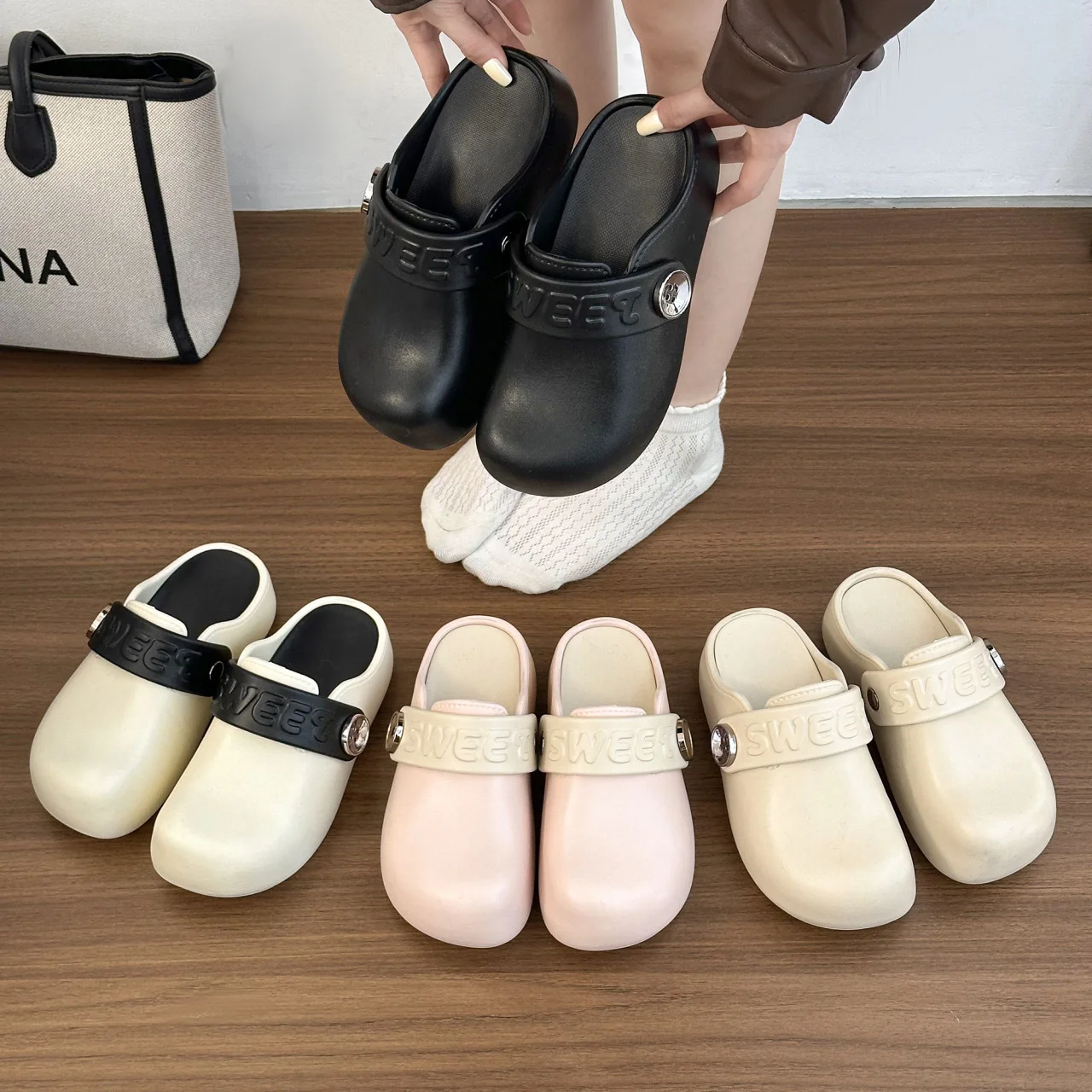 Wearing retro thick soled comfortable slippers for women in the summer of 2026 it is a niche home versatile Baotou cool slippers
Wearing retro thick soled comfortable slippers for women in the summer of 2026 it is a niche home versatile Baotou cool slippers