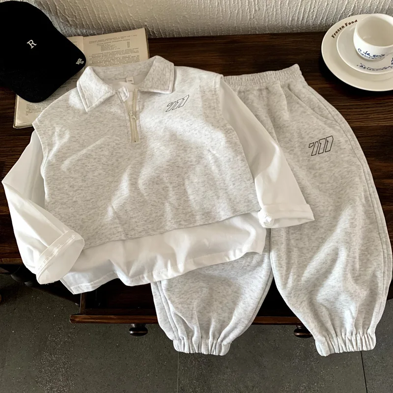 Комплект для мальчиков и девочек, осень-весна 2021, модный корейский стиль, модный спортивный минималистичный жилет, базовый слой, спортивные штаны, комплект из трех предметов
Комплект для мальчиков и девочек, осень-весна 2021, модный корейский стиль, модный спортивный минималистичный жилет, базовый слой, спортивные штаны, комплект из трех предметов