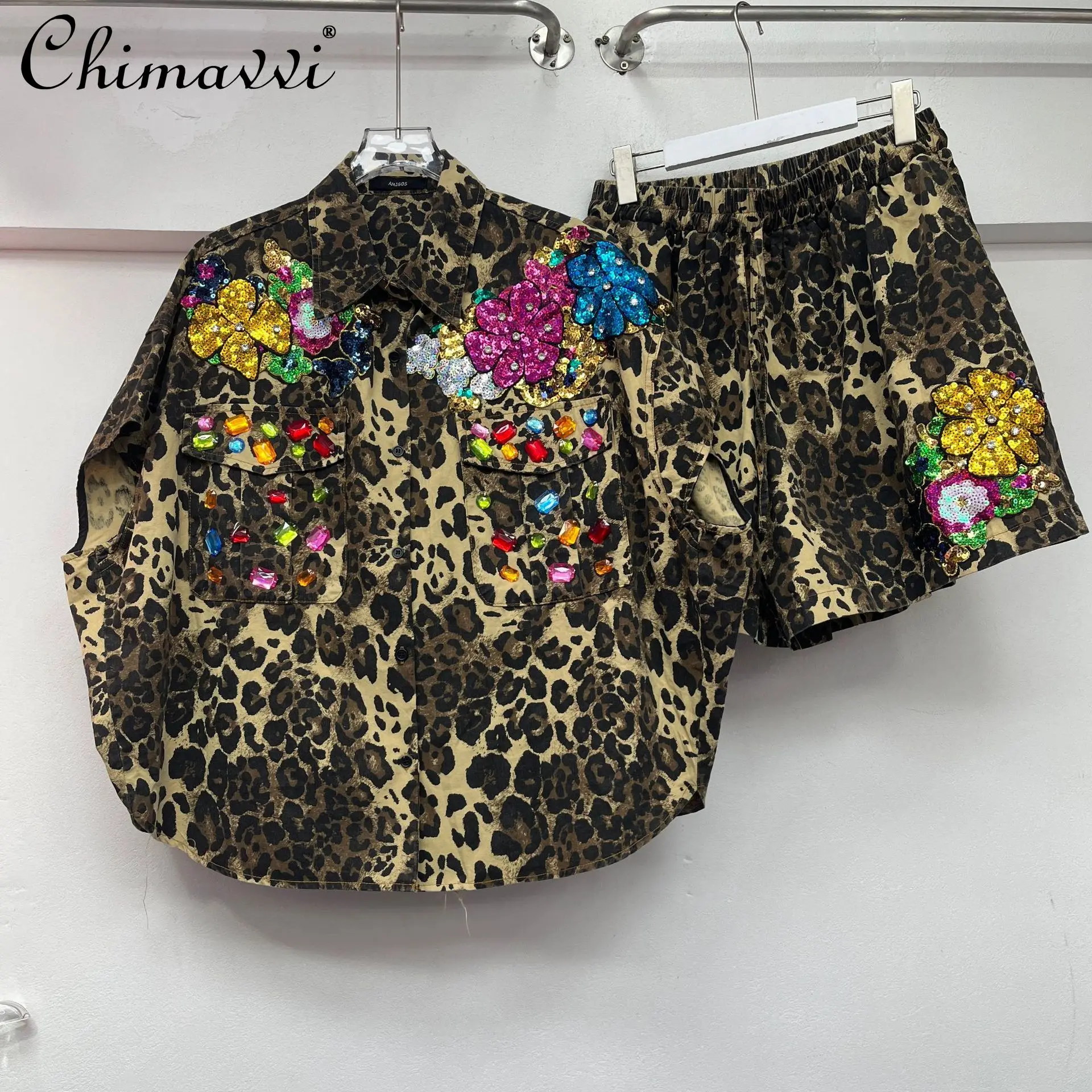 European Heavy Leopard Print Lapel Shirt Top and Shorts Set Summer New Fashion Color Sequined Rhinestone Women's Two-piece Set
European Heavy Leopard Print Lapel Shirt Top and Shorts Set Summer New Fashion Color Sequined Rhinestone Women's Two-piece Set