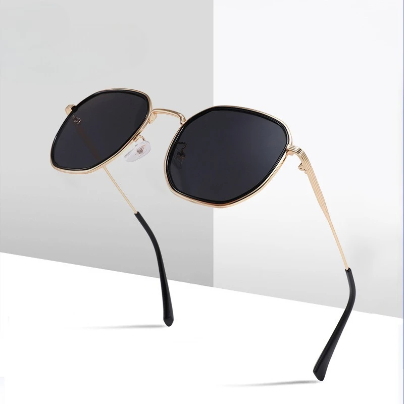 Sunglasses Men Sunglasses for Women Vintage Hip-hop Punk Style Sunglasses, Suitable for Mountaineering, Tourism, and Beach Use
Sunglasses Men Sunglasses for Women Vintage Hip-hop Punk Style Sunglasses, Suitable for Mountaineering, Tourism, and Beach Use
