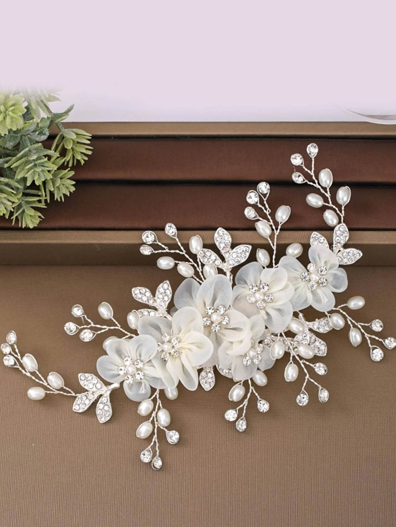 1pc Bride Wedding Floral Gold Thread Hair Comb Accessory Valentine's Day Accessories
1pc Bride Wedding Floral Gold Thread Hair Comb Accessory Valentine's Day Accessories
