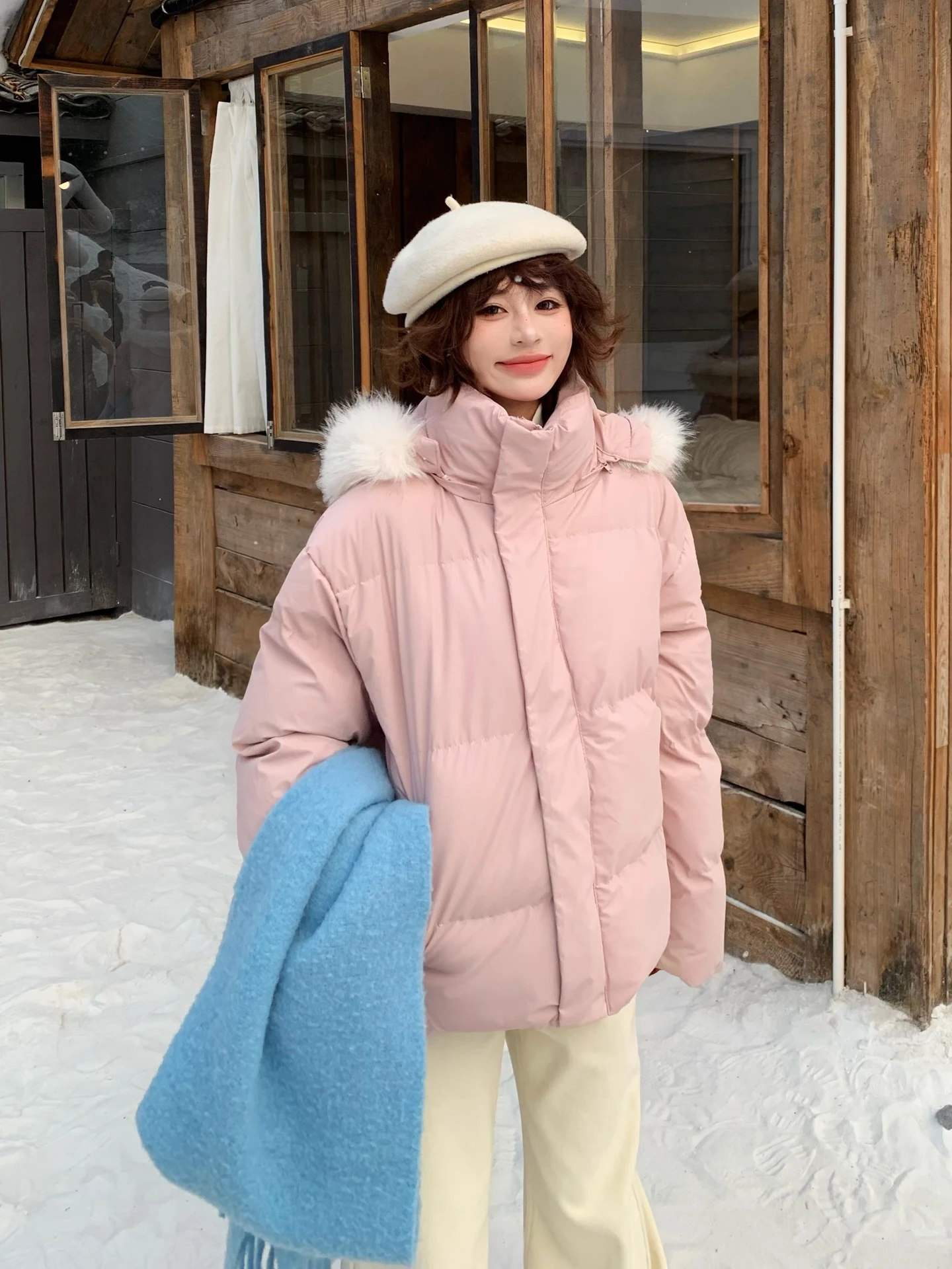 Женская зимняя теплая утолщенная хлопковая куртка с капюшоном и съемным меховым воротником, корейский свободный крой, длинный рукав
Женская зимняя теплая утолщенная хлопковая куртка с капюшоном и съемным меховым воротником, корейский свободный крой, длинный рукав