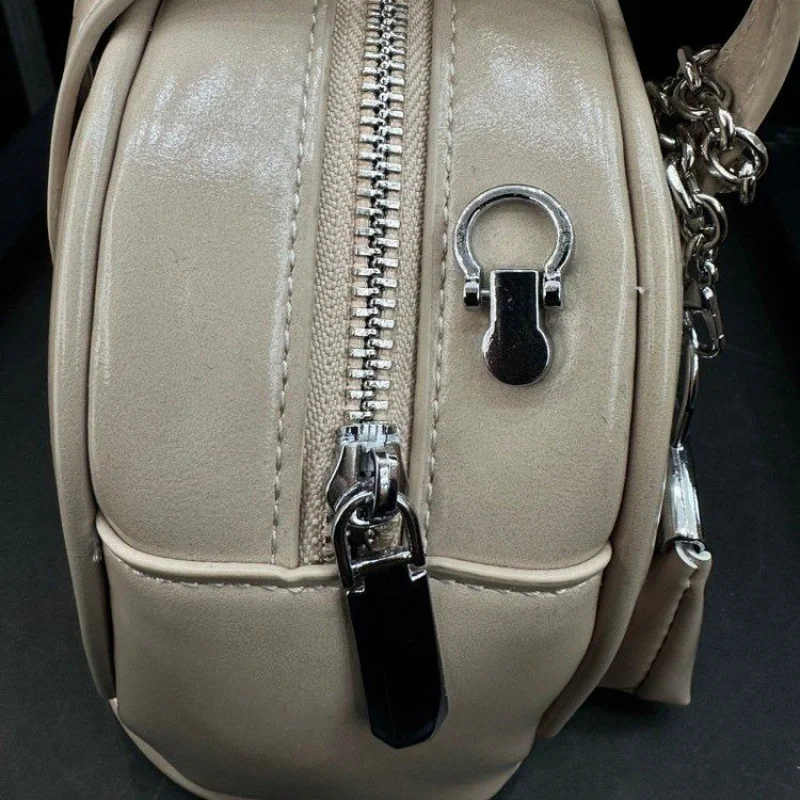 Versatile Women Messenger Bag Made From Premium Leather With Tote Handle By Popular Classic Brand
Versatile Women Messenger Bag Made From Premium Leather With Tote Handle By Popular Classic Brand