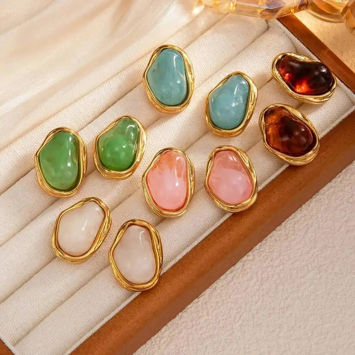 PuRui 5 Styles Stainless Steel Inlaid Acrylic Stud Earrings for Women Vintage Boho Hypoallergenic Irregular Piercing Earrings
PuRui 5 Styles Stainless Steel Inlaid Acrylic Stud Earrings for Women Vintage Boho Hypoallergenic Irregular Piercing Earrings