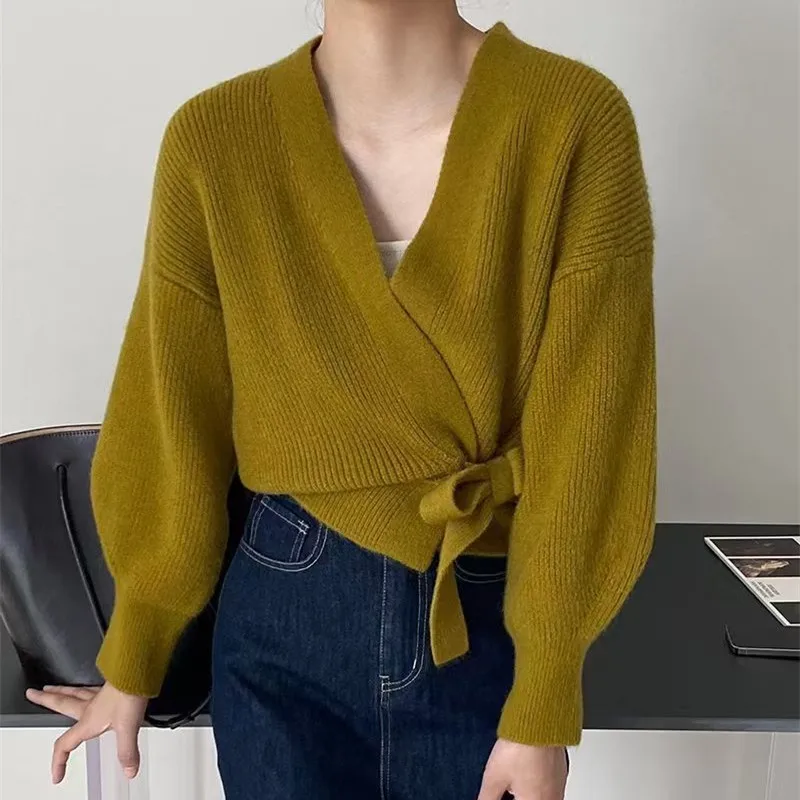 V-neck series, wide width, loose outer wear, knitted cardigan top design, sweater jacket, women's solid color temperament
V-neck series, wide width, loose outer wear, knitted cardigan top design, sweater jacket, women's solid color temperament