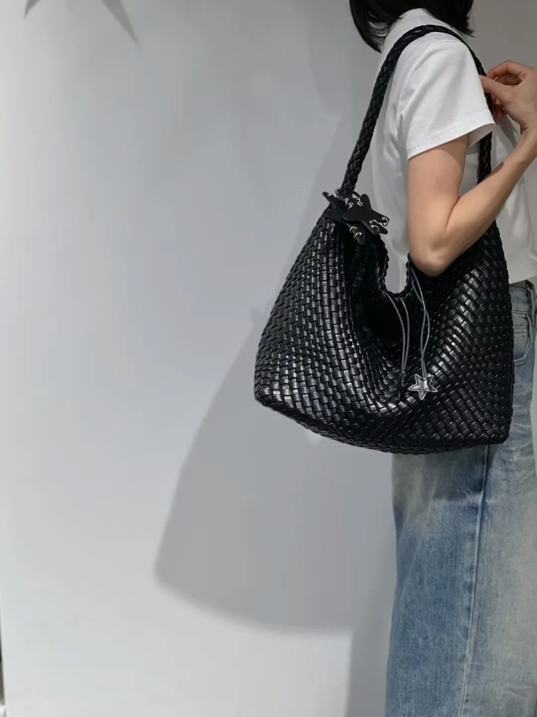 Женская просторная складная сумка-ведро из мягкого тканого материала для пляжных путешествий и ежедневного использования, универсальная женская сумка
Женская просторная складная сумка-ведро из мягкого тканого материала для пляжных путешествий и ежедневного использования, универсальная женская сумка