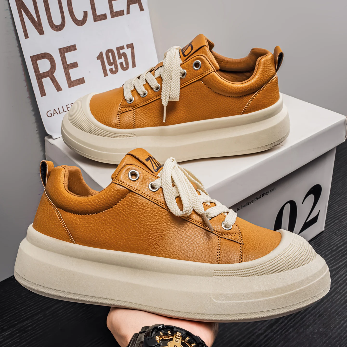 Обувь для скейтбординга на платформе, повседневные кроссовки из искусственной кожи, модная универсальная обувь, увеличивающая рост на толстой подошве, нескользящая, износостойкая
Обувь для скейтбординга на платформе, повседневные кроссовки из искусственной кожи, модная универсальная обувь, увеличивающая рост на толстой подошве, нескользящая, износостойкая