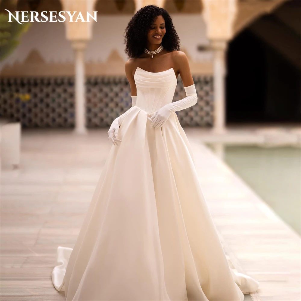 Nersesyan Vintage Pure Satin Wedding Dresses Pleats A-Line Off Shoulder Backless Bridal Gowns Scoop Neck Princess Bride Dress
Nersesyan Vintage Pure Satin Wedding Dresses Pleats A-Line Off Shoulder Backless Bridal Gowns Scoop Neck Princess Bride Dress