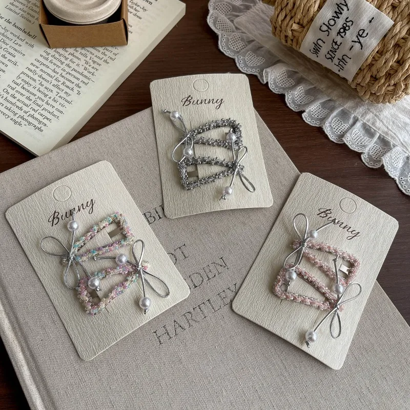 Pearl Silver Bow Triangle BB Clip for Bangs Sweet Cool Style Forehead Hair Clasp Daily Wear High Quality Lightweight Non Slip
Pearl Silver Bow Triangle BB Clip for Bangs Sweet Cool Style Forehead Hair Clasp Daily Wear High Quality Lightweight Non Slip