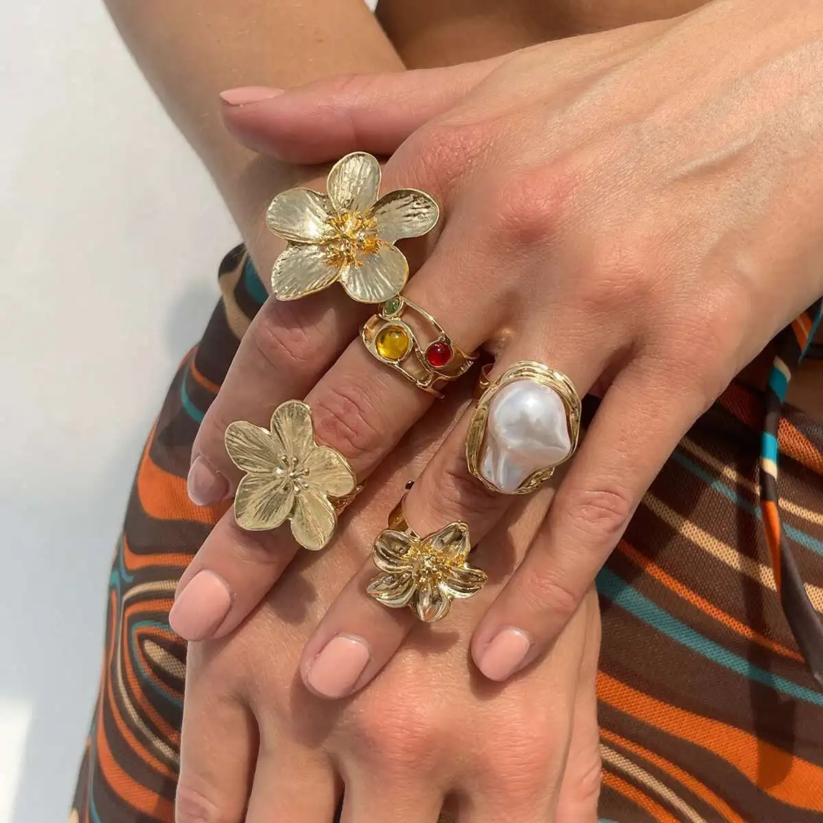 Lacteo Retro Multi Piece Set Imitation Pearl Rings Women Acrylic Diamond Unique Geometry Flower Hollow Open Rings Party Jewelry
Lacteo Retro Multi Piece Set Imitation Pearl Rings Women Acrylic Diamond Unique Geometry Flower Hollow Open Rings Party Jewelry
