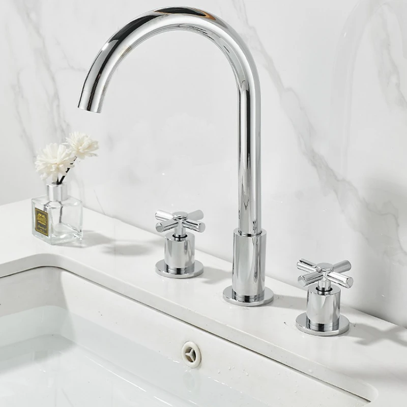 French-style luxury vintage copper double-handle bathroom tap Split-body three-hole basin mixer for hot and cold water
French-style luxury vintage copper double-handle bathroom tap Split-body three-hole basin mixer for hot and cold water