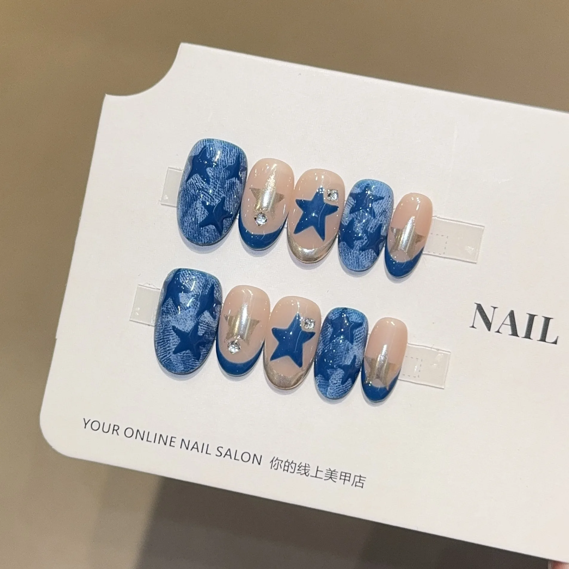 10pcs/set Handmade Press-On Nails Fanshion Denim blue Stars Design Wearable French Short Oval Fake Nails For Sweet Cool Girls
10pcs/set Handmade Press-On Nails Fanshion Denim blue Stars Design Wearable French Short Oval Fake Nails For Sweet Cool Girls
