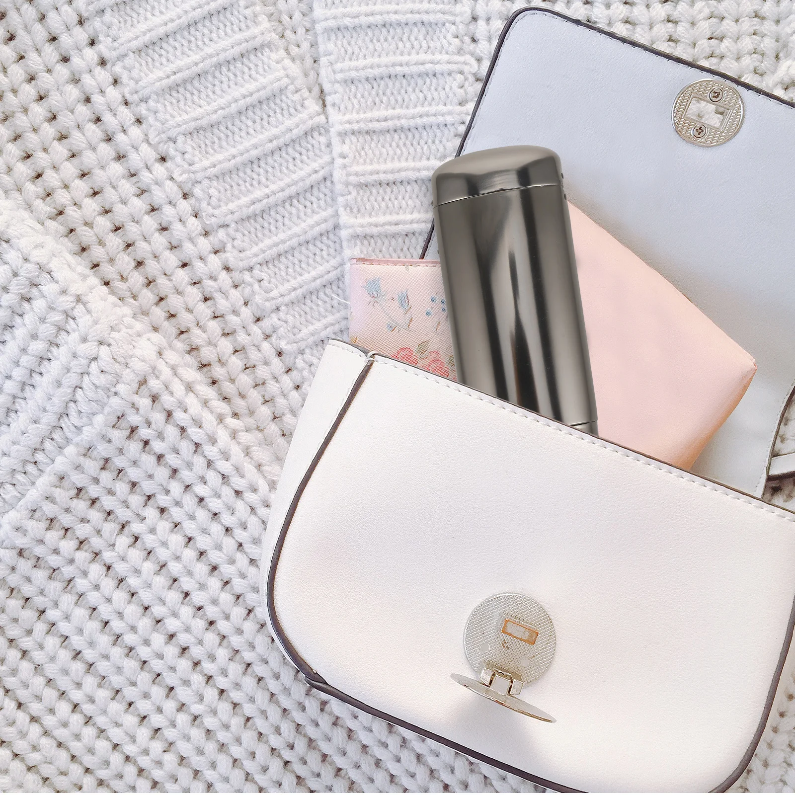 Slim Hard Shell Glasses Case Aluminum Metal Eyeglass Box Portable Sunglass Holder Organizer Compact Design for Daily Use Travel
Slim Hard Shell Glasses Case Aluminum Metal Eyeglass Box Portable Sunglass Holder Organizer Compact Design for Daily Use Travel