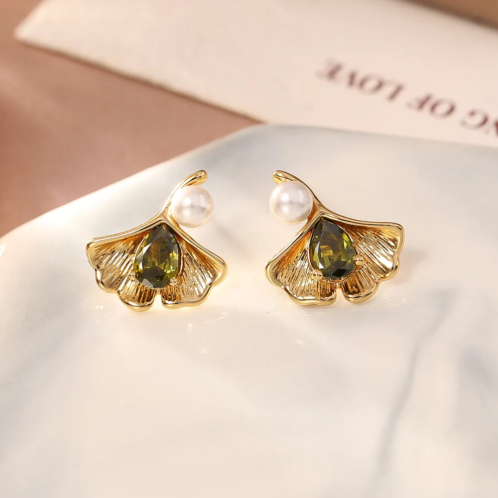 Pearl Ginkgo Leaf Water Drop Zircon Earrings Light Luxury Fashion Exquisite Temperament Earrings High-end Niche Design Earrings
Pearl Ginkgo Leaf Water Drop Zircon Earrings Light Luxury Fashion Exquisite Temperament Earrings High-end Niche Design Earrings