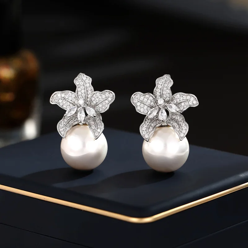 French Retro Exaggerated Fairy - Earrings for Women, Light Luxury High-end Elegant Temperament Lily Flower Pearl Stud Ear
French Retro Exaggerated Fairy - Earrings for Women, Light Luxury High-end Elegant Temperament Lily Flower Pearl Stud Ear
