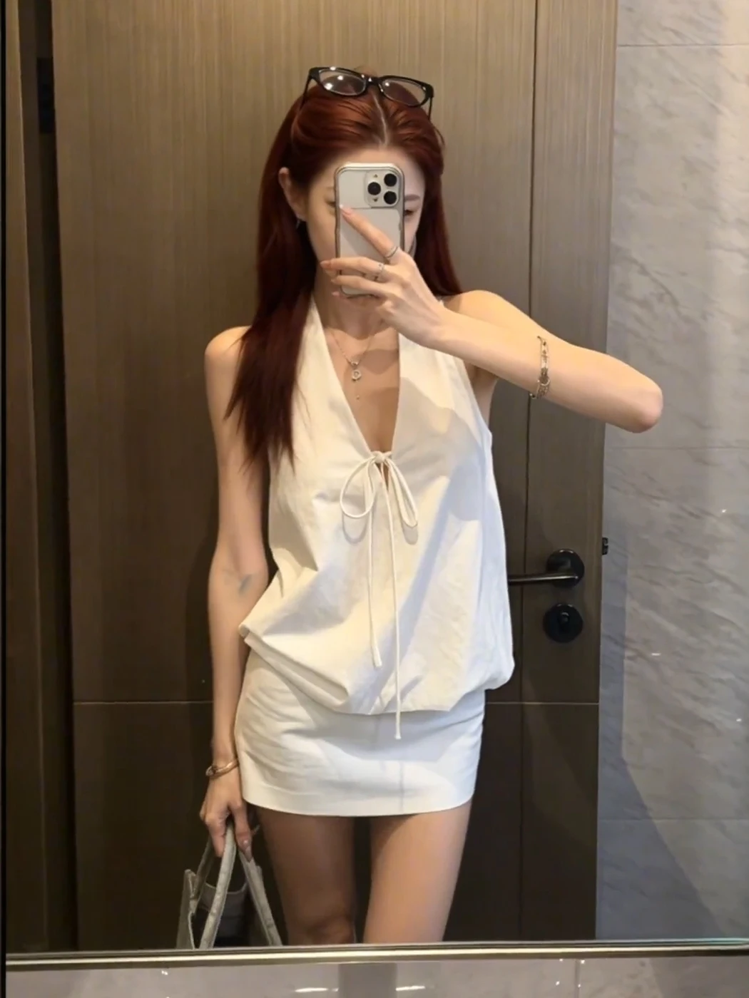 Korean Style Spicy Girl White Flower Bud Hanging Neck Vest Women Summer Backless Design Sleeveless Top Half Skirt Two Piece Set
Korean Style Spicy Girl White Flower Bud Hanging Neck Vest Women Summer Backless Design Sleeveless Top Half Skirt Two Piece Set