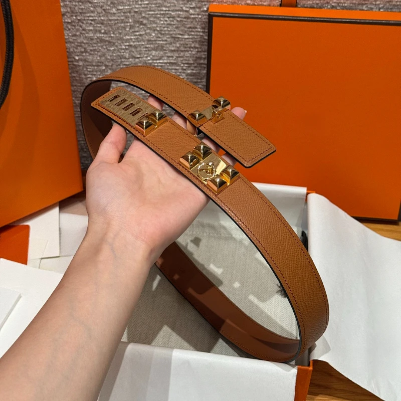 2025 Women's Chien Hardware Adjustable Calf Leather Belt 32MM
2025 Women's Chien Hardware Adjustable Calf Leather Belt 32MM