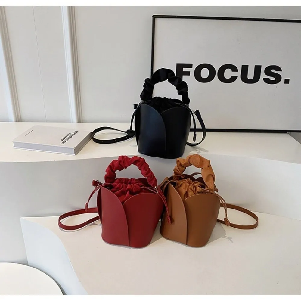 Luxury Petal Style Bucket Bag Versatile Solid Color Carrying Bag Shoulder Strap Women's Handbag Women
Luxury Petal Style Bucket Bag Versatile Solid Color Carrying Bag Shoulder Strap Women's Handbag Women