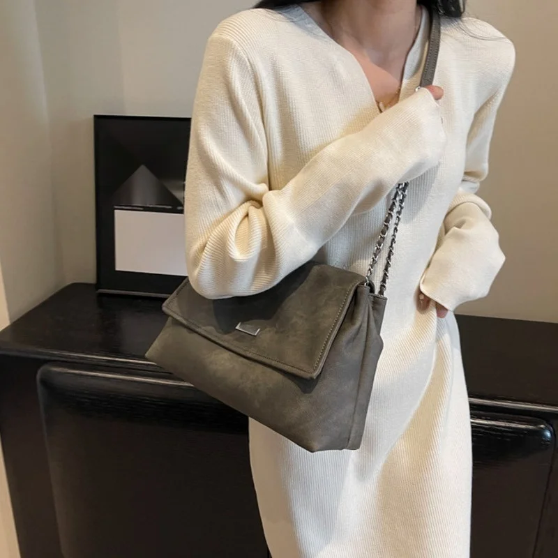 Autumn Shoulder Bag Casual Flip Buckle Chain Shoulder 2024 New Popular Large Capacity Trendy Versatile Bag
Autumn Shoulder Bag Casual Flip Buckle Chain Shoulder 2024 New Popular Large Capacity Trendy Versatile Bag