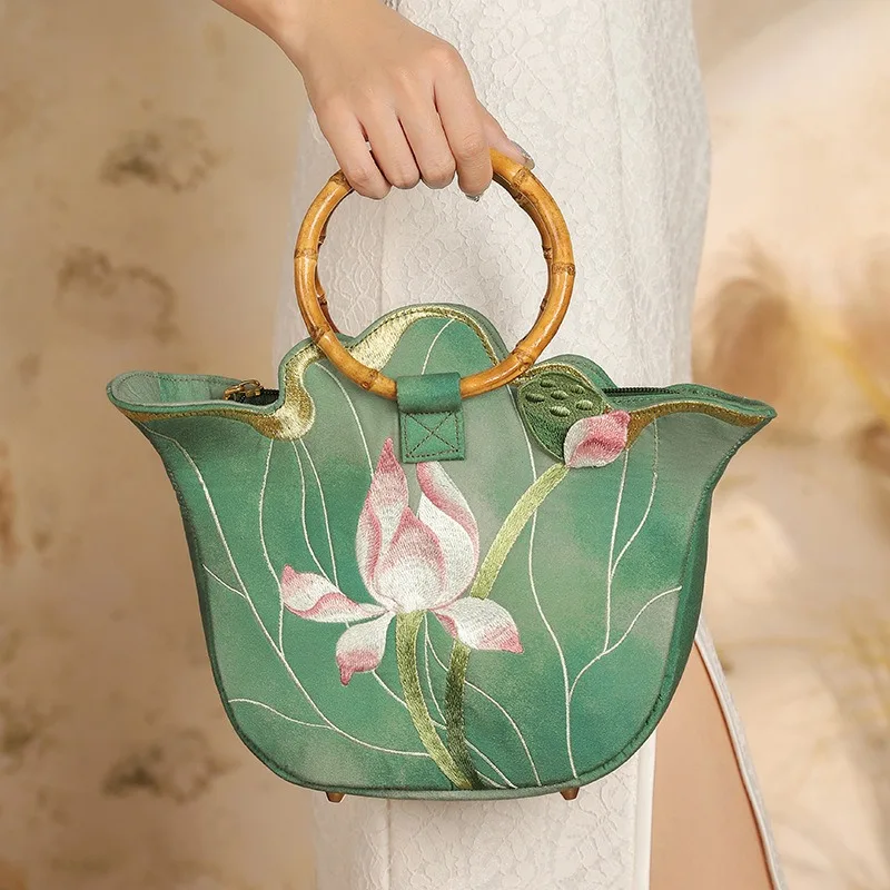 Designer Bamboo Handbag Vintage Flower Embroidered Lotus Shoulder Bag New Chinese Style Fashion Small Square Bag for Dinner
Designer Bamboo Handbag Vintage Flower Embroidered Lotus Shoulder Bag New Chinese Style Fashion Small Square Bag for Dinner