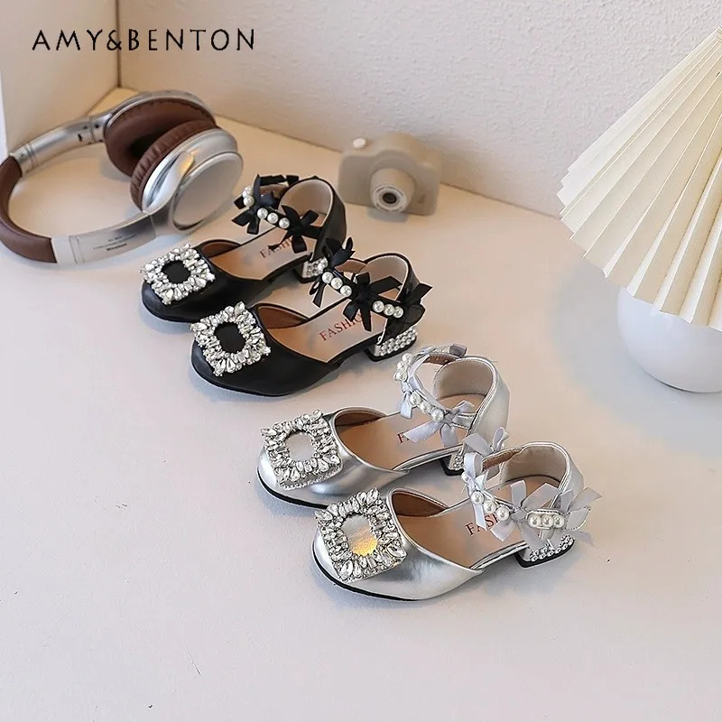 New Arrival Girls' Rhinestone Buckle Low Heel Shoes with Pearl and Bow, Kids' Elegant Mary Jane Sandals for Parties Performances
New Arrival Girls' Rhinestone Buckle Low Heel Shoes with Pearl and Bow, Kids' Elegant Mary Jane Sandals for Parties Performances