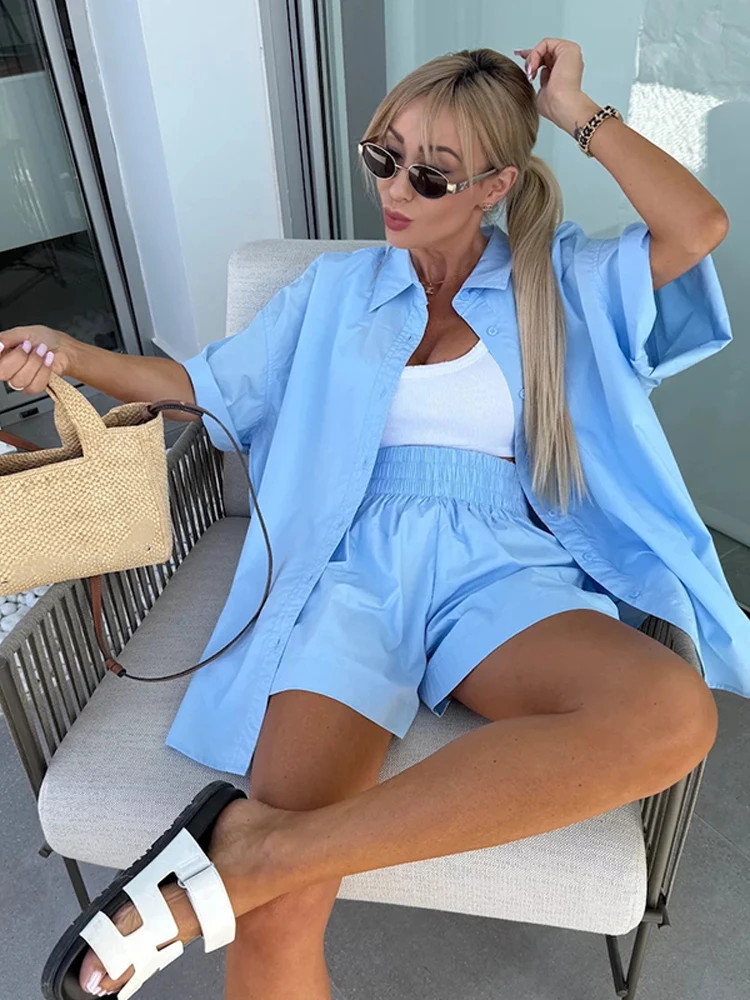 2025 Women's Loose Casual Shirt Sets Solid Color Lapel Collar Oversized Top Shorts Suits Lady Street Wear Beach Vacation Outfits
2025 Women's Loose Casual Shirt Sets Solid Color Lapel Collar Oversized Top Shorts Suits Lady Street Wear Beach Vacation Outfits