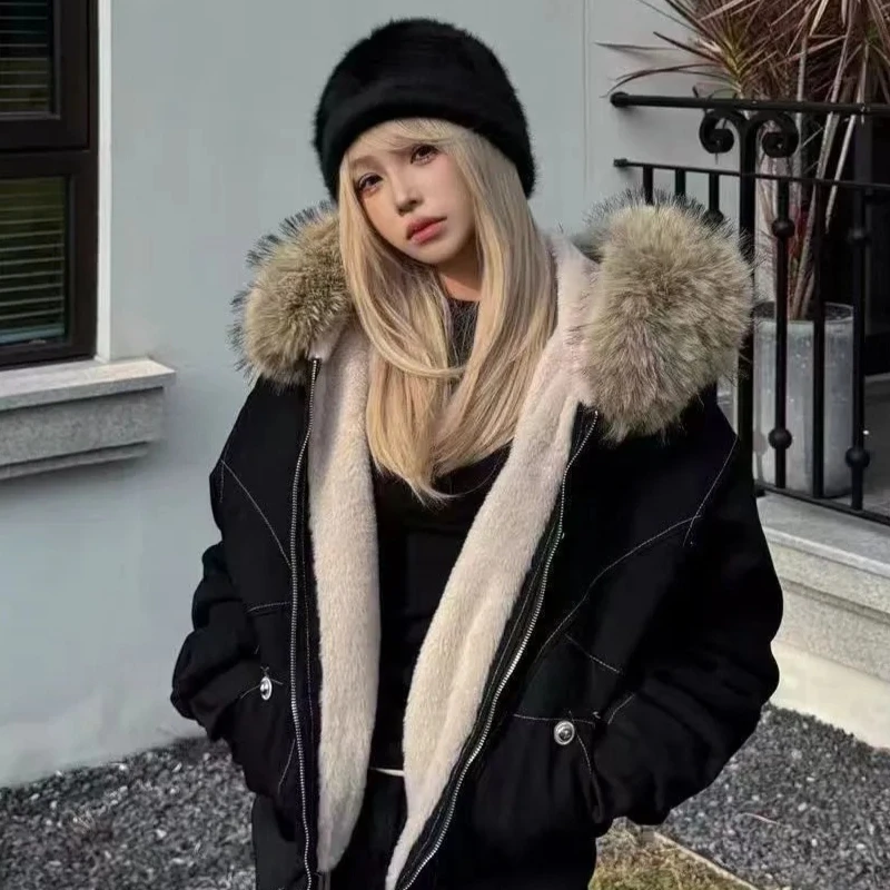 2025 American Retro Fur Collar Hooded Parkas Winter High Street Short Jacket for Women Y2K Fashion Cotton Padded Outwear Coats
2025 American Retro Fur Collar Hooded Parkas Winter High Street Short Jacket for Women Y2K Fashion Cotton Padded Outwear Coats