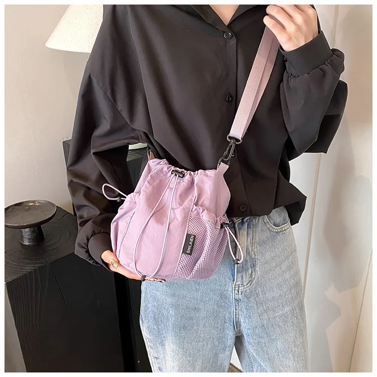 Сумка через плечо с ремешком на шнурке, водонепроницаемая легкая нейлоновая сумка для мобильного телефона, женская мини-сумка-ведро
Сумка через плечо с ремешком на шнурке, водонепроницаемая легкая нейлоновая сумка для мобильного телефона, женская мини-сумка-ведро