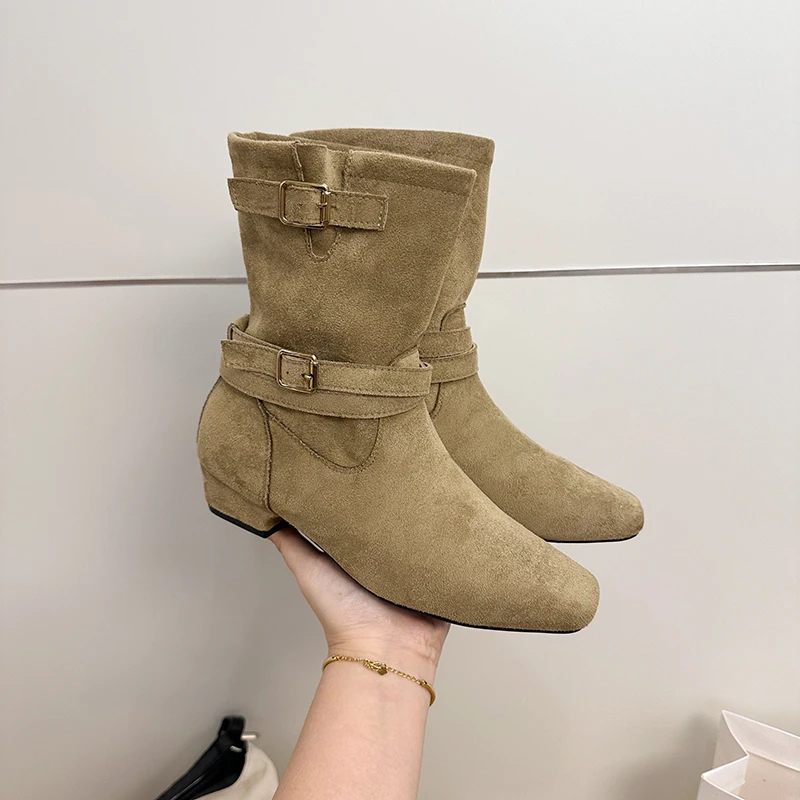 Сапоги на низком каблуке, осенние новые замшевые ботильоны с металлической пряжкой и квадратным носком, нескользящие ботинки на мягкой подошве
Сапоги на низком каблуке, осенние новые замшевые ботильоны с металлической пряжкой и квадратным носком, нескользящие ботинки на мягкой подошве